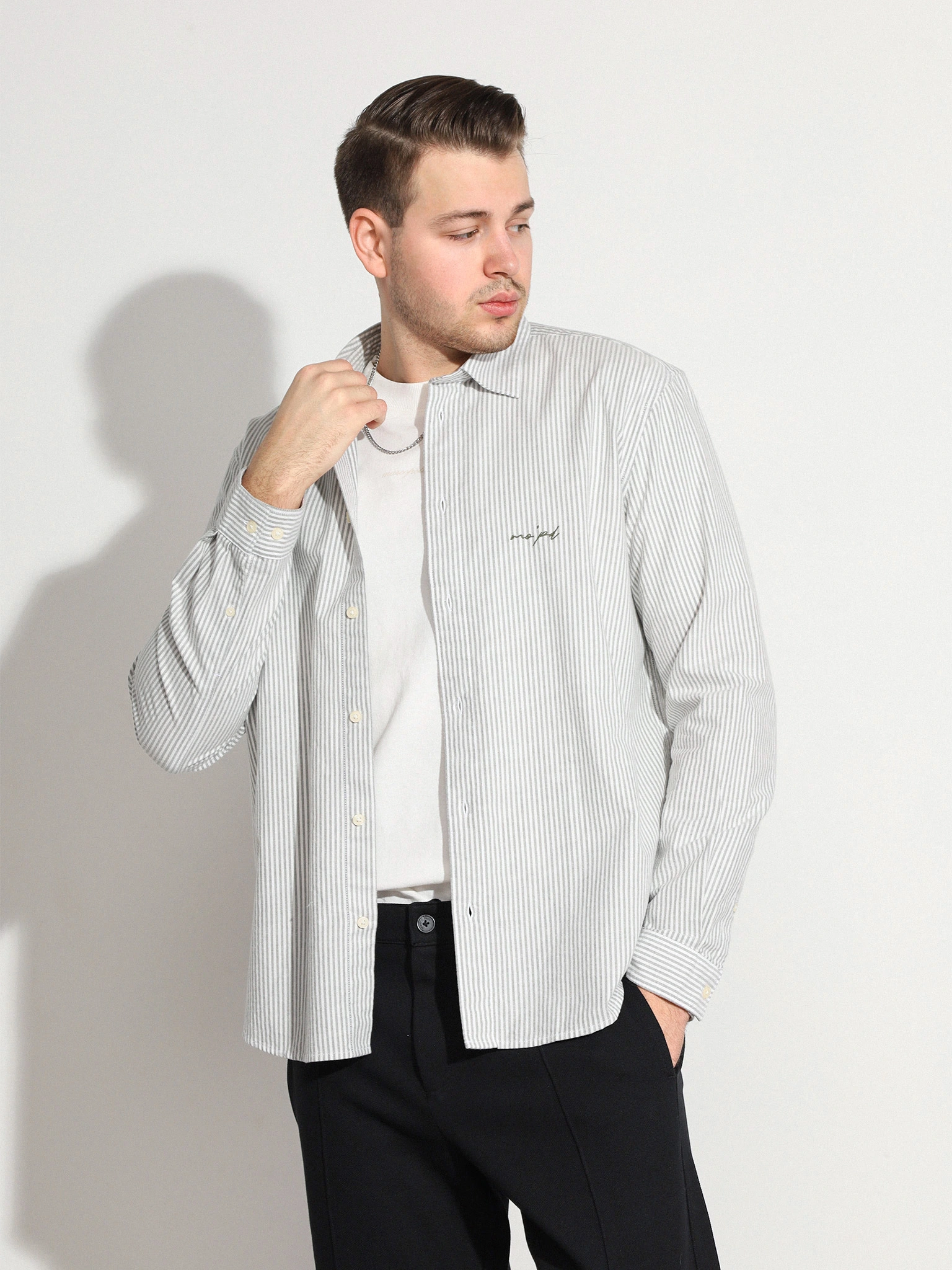 Футболка белого цвета из хлопка